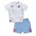 Billige Aston Villa Børnetøj Udebanetrøje til baby 2023-24 Kortærmet (+ korte bukser)